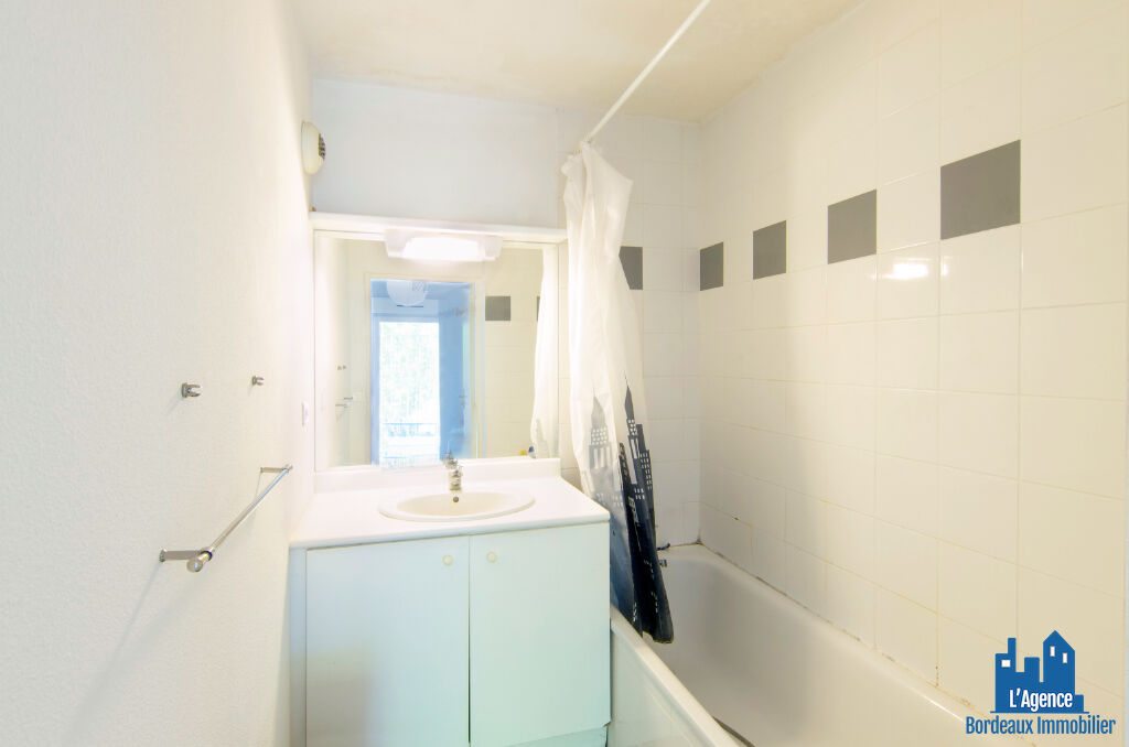 Photo VENDU PAR L'AGENCE. EXCLUSIVITÉ ! MÉRIGNAC - APPARTEMENT TYPE 2 DE 33 M² AVEC BALCON +  PLACE DE PARKING EN SOUS-SOL. Benoît TREMENT Tel:06.51.26.22.32. image 4/6