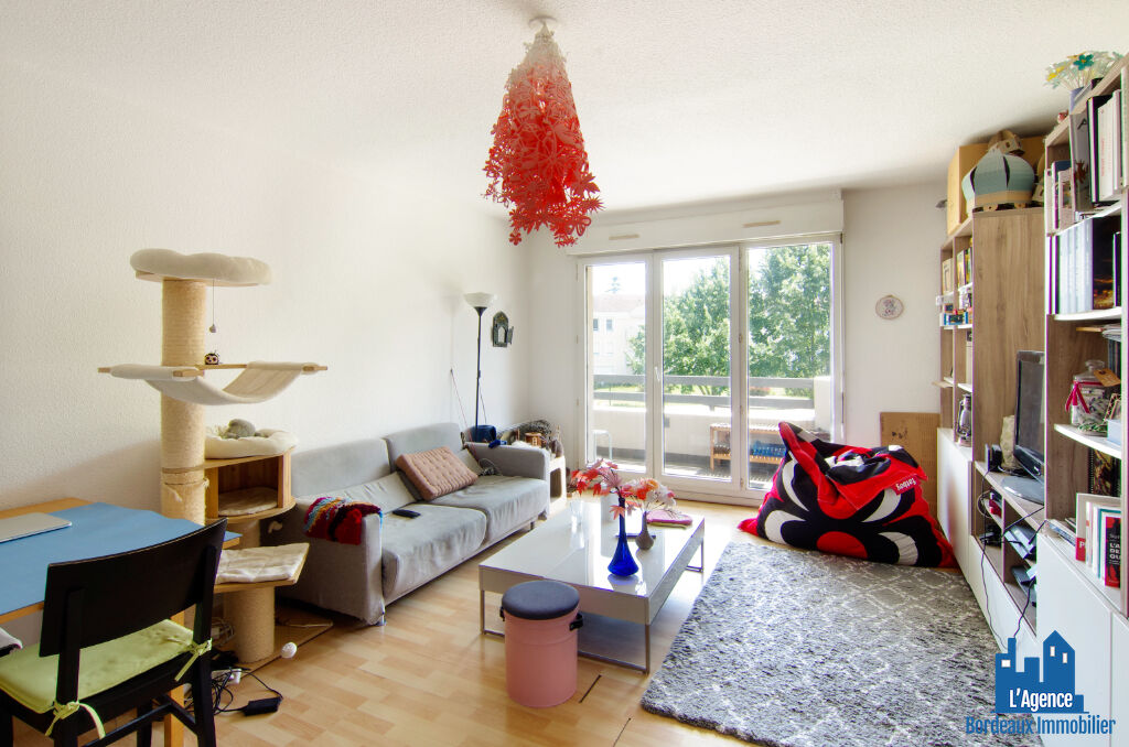 Photo VENDU PAR L'AGENCE ! EXCLUSIVITÉ !!! SPECIAL INVESTISSEUR - MERIGNAC ARLAC - APPARTEMENT TYPE 3 DE 67 m² AVEC BALCON + PLACE DE PARKING PRIVATIVE EN SOUS-SOL.VENDU LOUÉ !!! Michaël VIGIER Tel:06.70.29.94.95. image 1/6