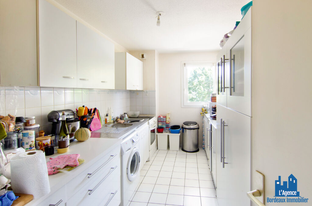 Photo VENDU PAR L'AGENCE ! EXCLUSIVITÉ !!! SPECIAL INVESTISSEUR - MERIGNAC ARLAC - APPARTEMENT TYPE 3 DE 67 m² AVEC BALCON + PLACE DE PARKING PRIVATIVE EN SOUS-SOL.VENDU LOUÉ !!! Michaël VIGIER Tel:06.70.29.94.95. image 4/6