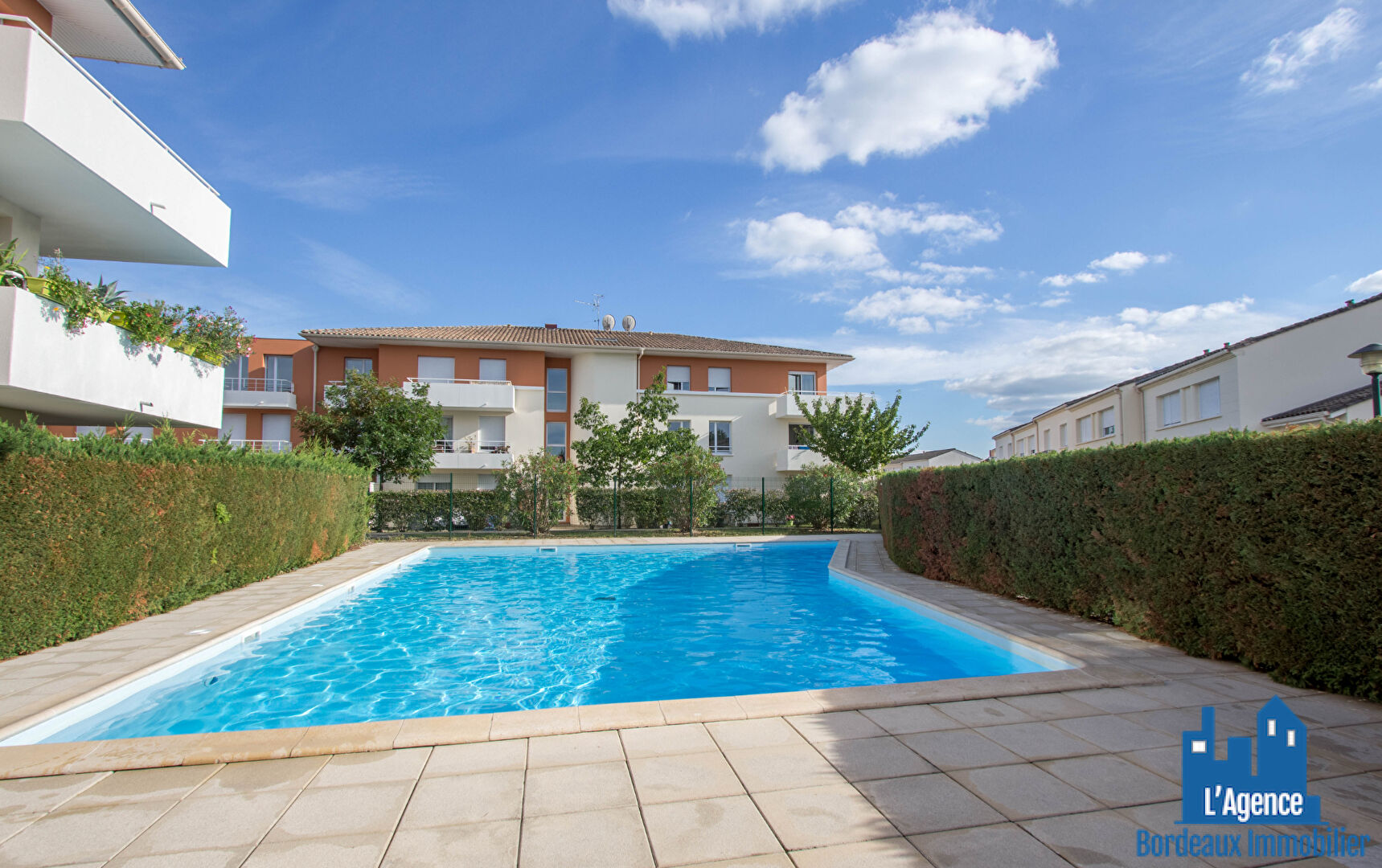 Photo EXCLUSIVITÉ !! BEGLES - PROCHE GARE - APPARTEMENT T2 - TERRASSE - PARKING - VENDU LOUÉ !! Sébastien BAUDOT O6 18 O5 O4 O2 image 2/5