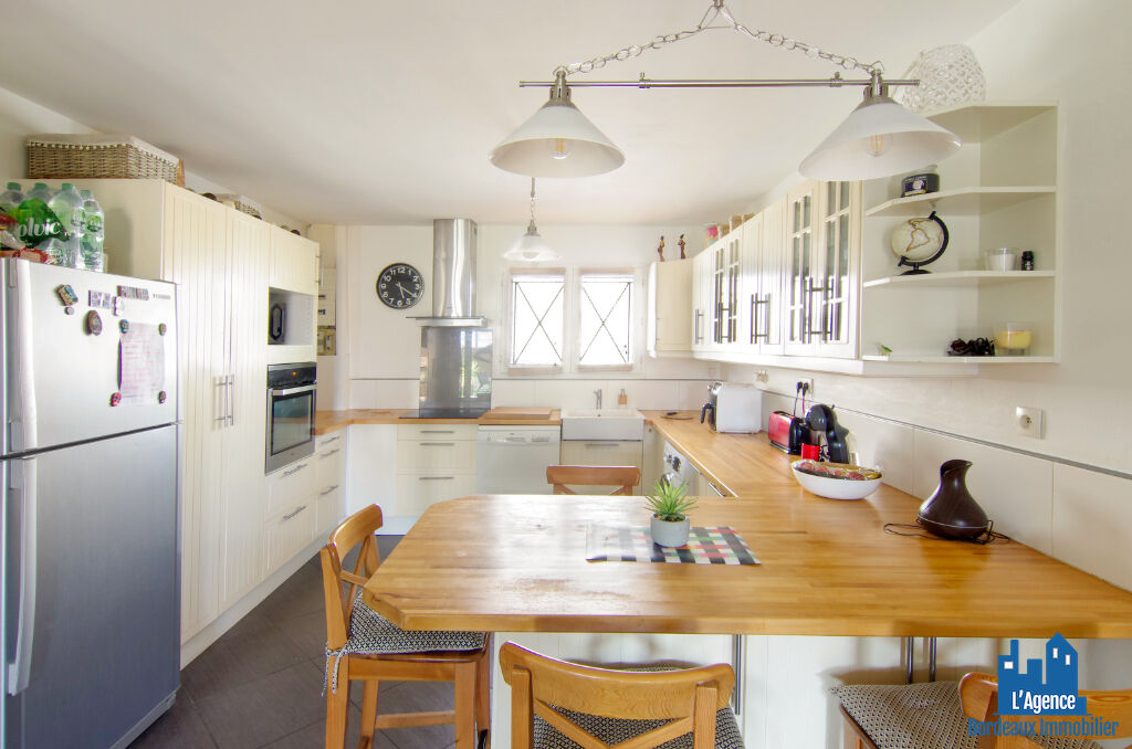 Photo DÉJÀ VENDU PAR L'AGENCE !! EXCLUSIVITE !! BRUGES - APPARTEMENT  DE TYPE T4 D'ENVIRON 73 m²  AVEC JARDIN ET PARKINGS !! MARTINE PASSICOS Tel:06.62.93.61.68. image 3/6