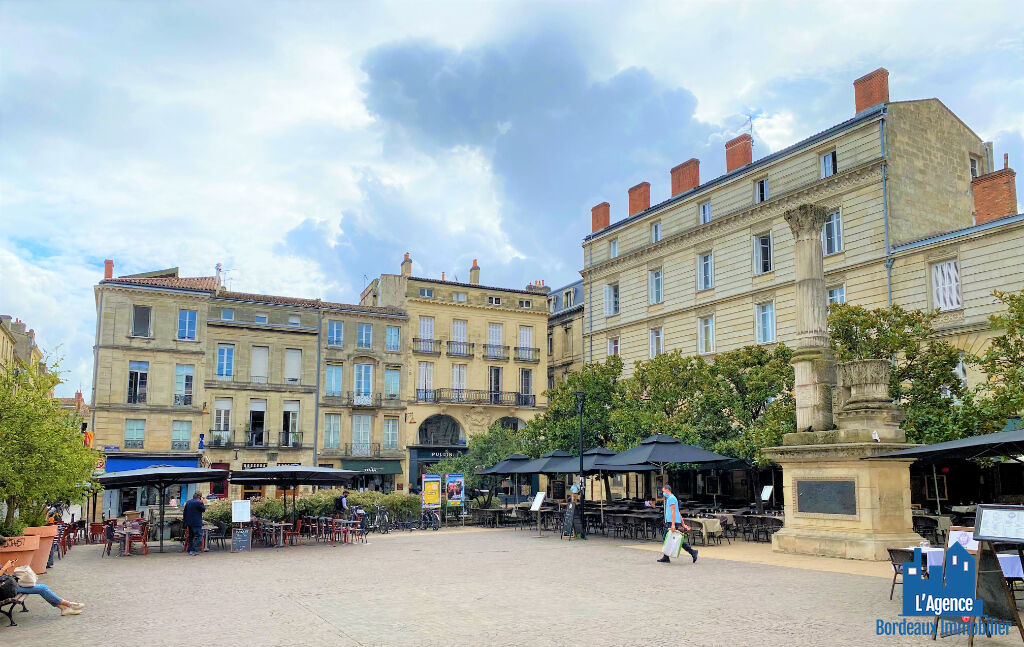 VENDU PAR L'AGENCE. EXCLUSIVITÉ ! BORDEAUX - APPARTEMENT TYPE 2 DE 53 M² AU DERNIER ÉTAGE. Benoît TREMENT Tel:06.51.26.22.32.