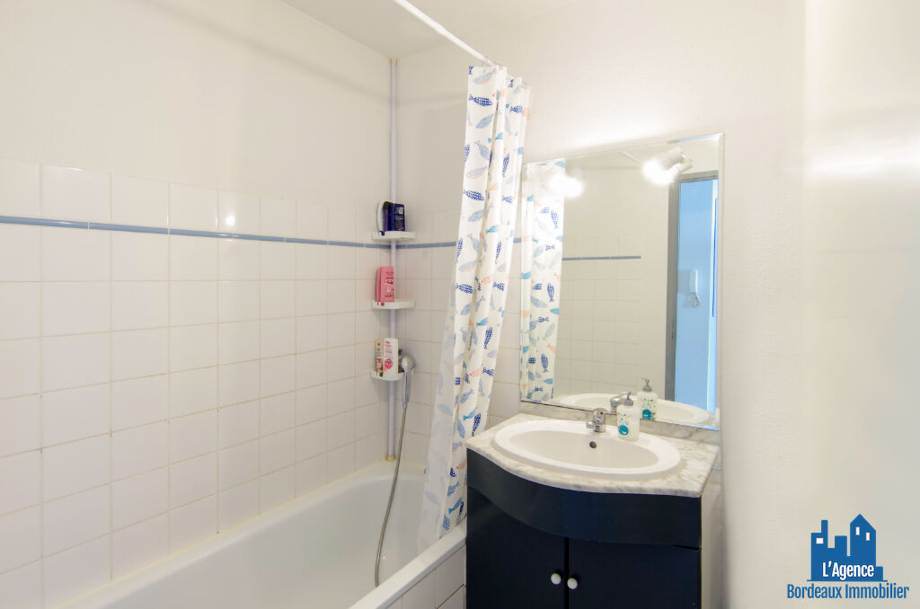 Photo VENDU PAR L'AGENCE. EXCLUSIVITÉ ! BÈGLES - APPARTEMENT TYPE 3 DE 53 M² AVEC BALCON + PLACE DE PARKING. Benoît TREMENT Tel:06.51.26.22.32. image 4/6