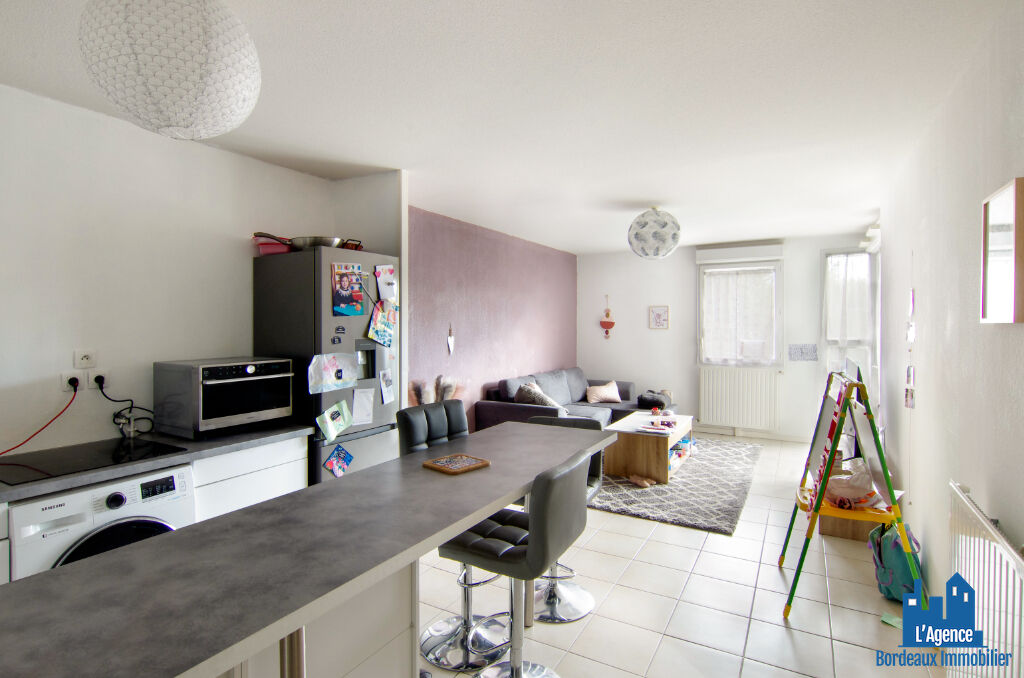 VENDU PAR L'AGENCE. EXCLUSIVITÉ ! BRUGES - APPARTEMENT TYPE 3 DE 61 M² AVEC TERRASSE DE 8 M² + PLACES DE PARKING EN SOUS-SOL. Benoît TREMENT Tel:06.51.26.22.32.