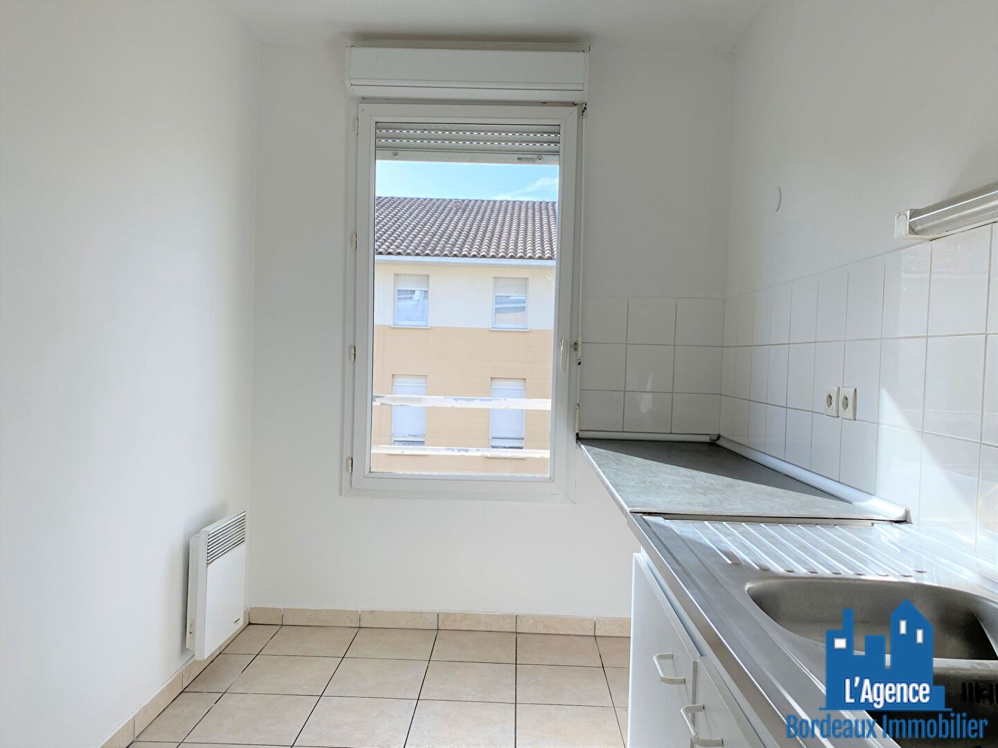 Photo VENDU PAR L' AGENCE. EXCLUSIVITÉ ! BÈGLES. APPARTEMENT TYPE 3 DE 67 M² AVEC BALCON +  UNE PLACE DE PARKING EN SOUS-SOL + RAVALEMENT VOTÉ. Benoît TREMENT 06.51.26.22.32. image 3/5