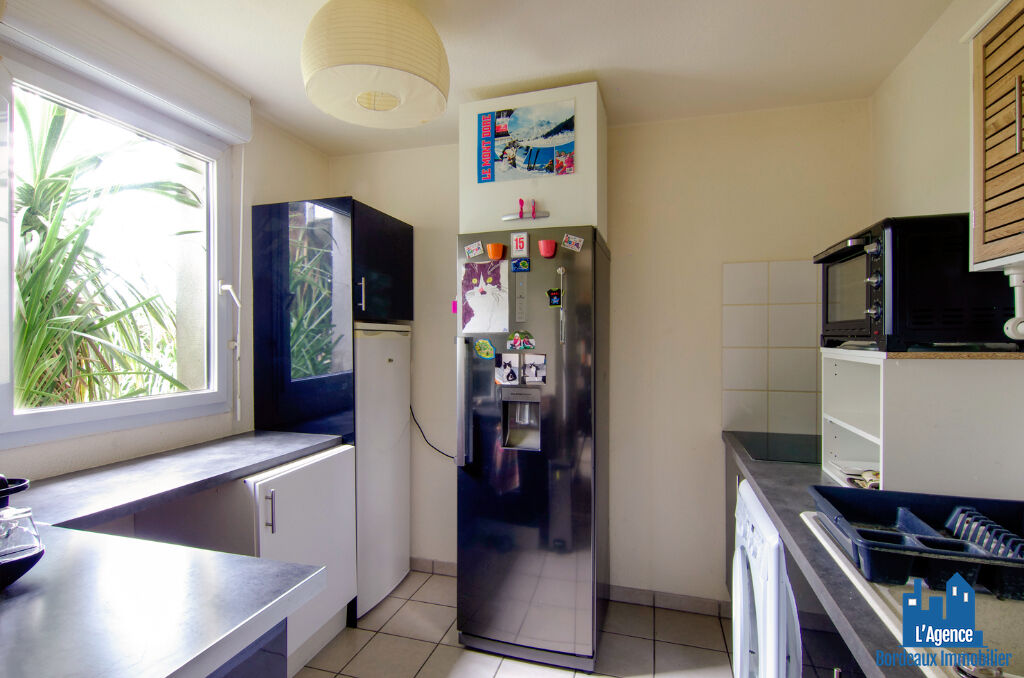 Photo VENDU PAR L'AGENCE !! EXCLUSIVITE BRUGES !! APPARTEMENT T3  VENDU LIBRE - 57 M² AVEC PARKING EN SOUS-SOL ET BALCON! MARTINE PASSICOS Tel:06.62.93.61.68. image 5/6