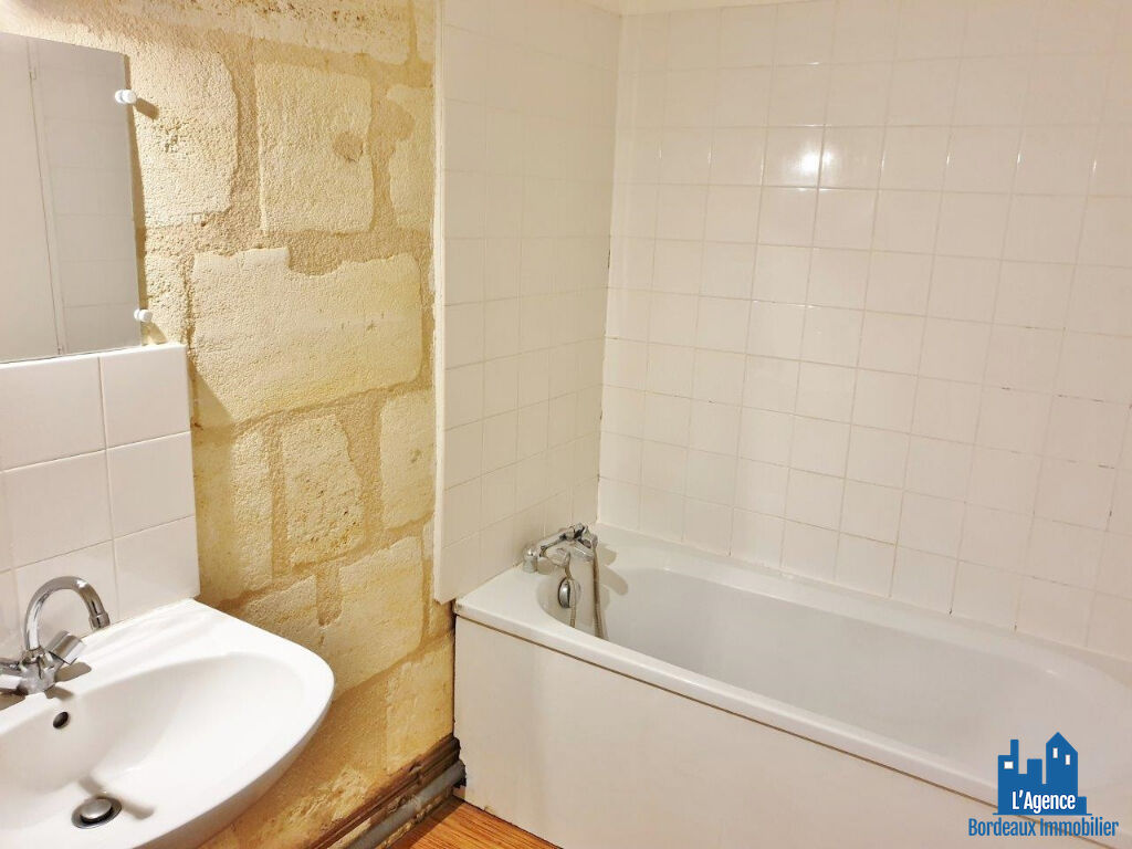Photo VENDU PAR L'AGENCE. EXCLUSIVITÉ ! SPÉCIAL INVESTISSEUR - BORDEAUX BARRIÈRE DE BÈGLES- APPARTEMENT T3 DUPLEX- VENDU LOUÉ ! Benoît TREMENT Tel:06.51.26.22.32. image 4/6