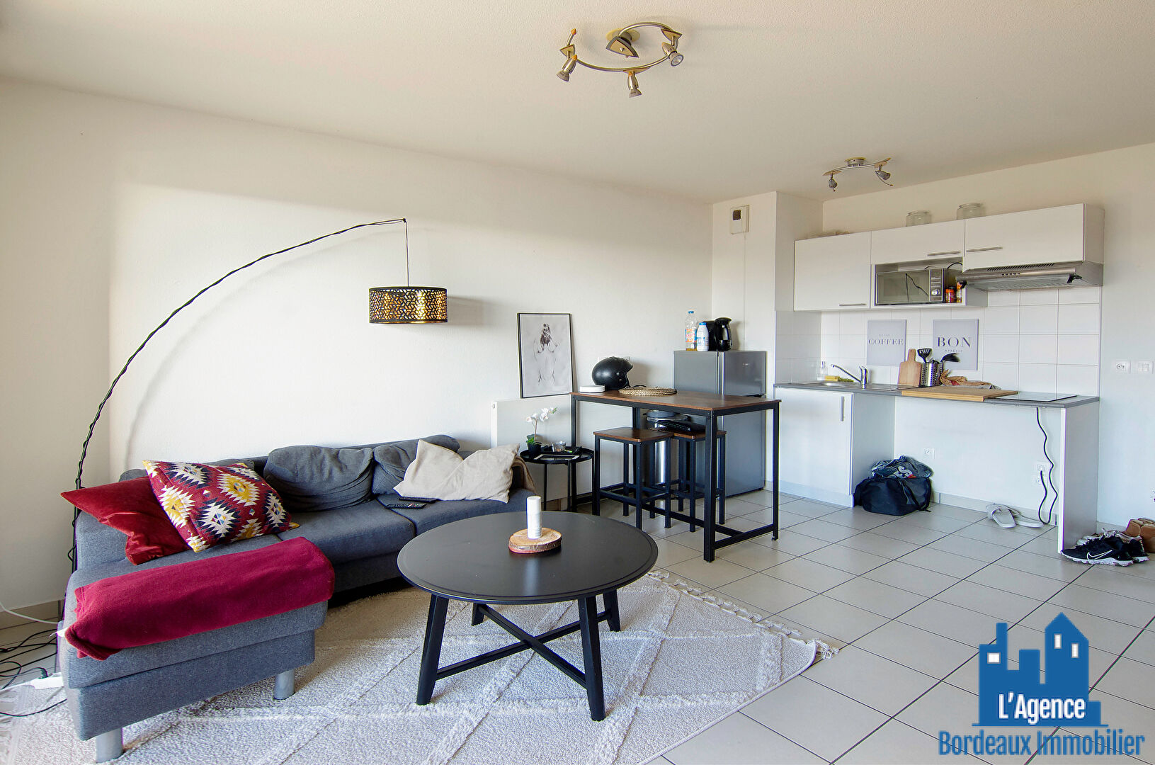 Photo VENDU PAR L'AGENCE !! EXCLUSIVITE !! BEGLES - SPECIAL INVESTISSEUR - APPARTEMENT DE TYPE 2 DE 39 M² AVEC BALCON ET PLACE DE PARKING. MARTINE PASSICOS  06 62 93 61 68 image 5/6