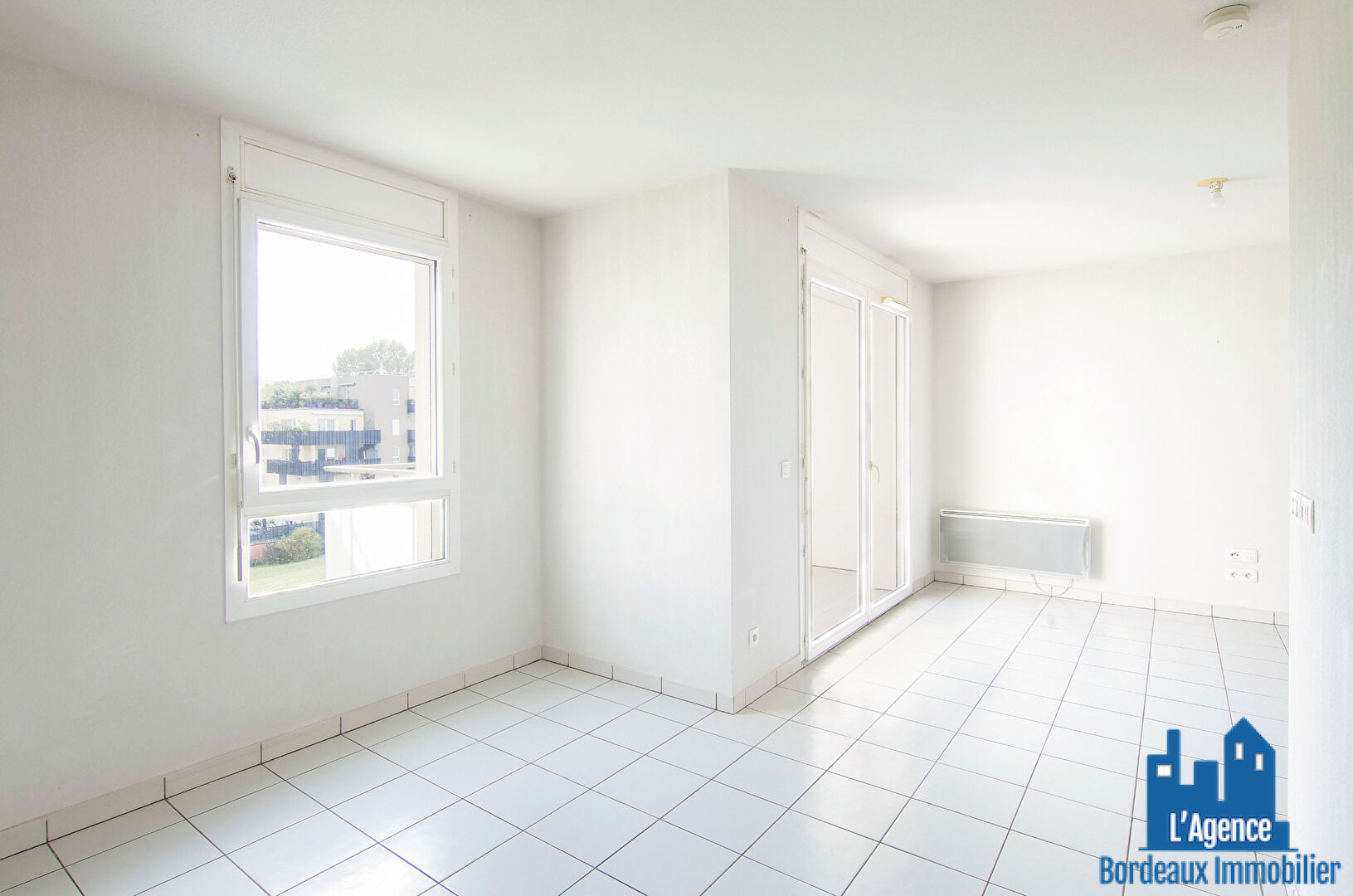 Photo VENDU PAR L'AGENCE !!! EXCLUSIVITÉ !!! BRUGES - LE TASTA - APPARTEMENT TYPE 2 DE 44 M² AVEC TERRASSE 9M² + PLACE DE PARKING EN SOUS-SOL. Michaël VIGIER 06 70 29 94 95 image 6/6
