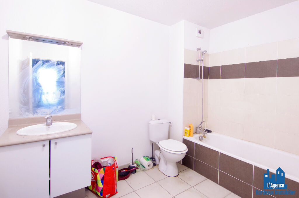 Photo VENDU PAR L'AGENCE !!! EXCLUSIVITE !! BEGLES - APPARTEMENT T2 D'ENVIRON  39 M²  AVEC PARKING COUVERT ET BALCON ! MARTINE PASSICOS Tel: 06.62.93.61.68. image 5/6