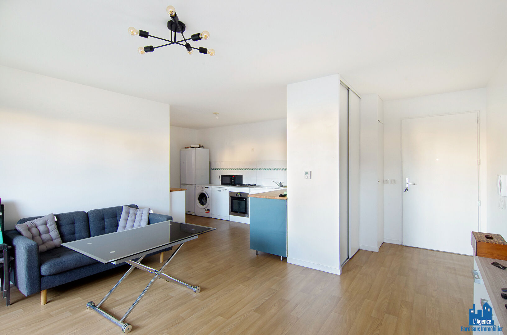 VENDU PAR L'AGENCE. EXCLUSIVITÉ ! SPÉCIAL INVESTISSEUR - EYSINES - APPARTEMENT TYPE 3 DE 62 M² AVEC JARDIN + UNE PLACE DE PARKING. Benoît TREMENT Tel:06.51.26.22.32.