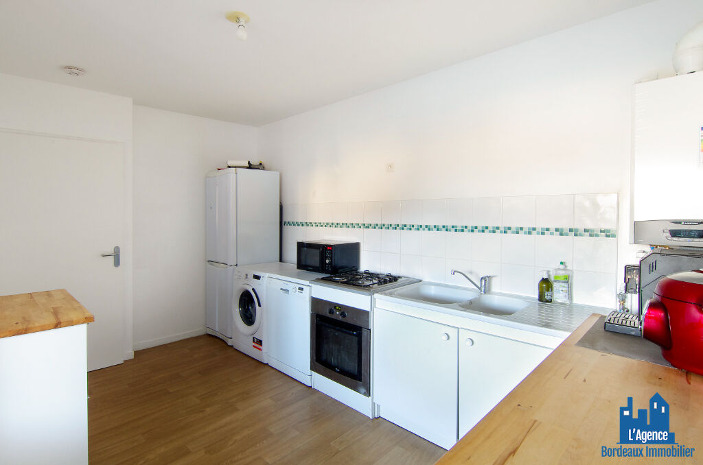 Photo VENDU PAR L'AGENCE. EXCLUSIVITÉ ! SPÉCIAL INVESTISSEUR - EYSINES - APPARTEMENT TYPE 3 DE 62 M² AVEC JARDIN + UNE PLACE DE PARKING. Benoît TREMENT Tel:06.51.26.22.32. image 2/6