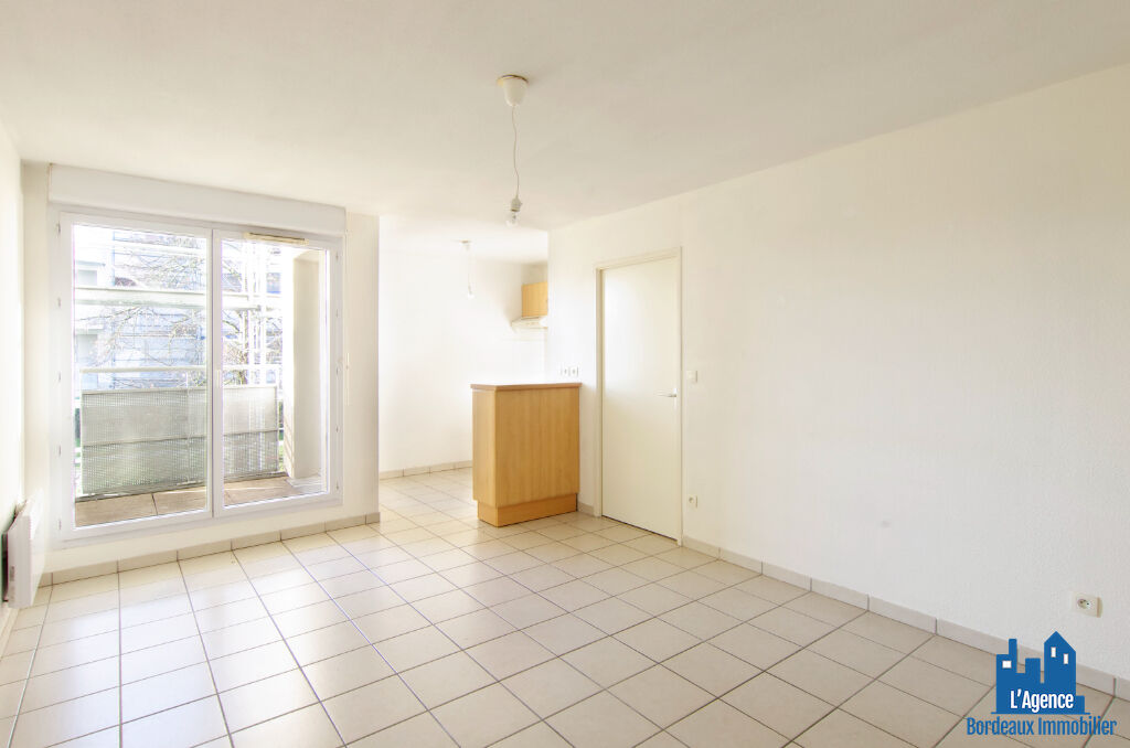 Photo VENDU PAR L'AGENCE !! EXCLUSIVITE !!! BRUGES - APPARTEMENT TYPE 2 D'ENVIRON 41 M² AVEC PLACE DE PARKING - MARTINE PASSICOS Tel:06.62.93.61.68. image 2/6