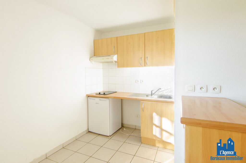 Photo VENDU PAR L'AGENCE !! EXCLUSIVITE !!! BRUGES - APPARTEMENT TYPE 2 D'ENVIRON 41 M² AVEC PLACE DE PARKING - MARTINE PASSICOS Tel:06.62.93.61.68. image 3/6