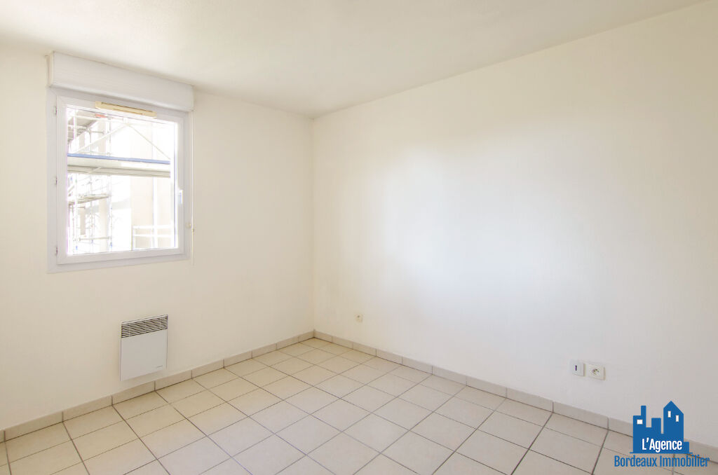Photo VENDU PAR L'AGENCE !! EXCLUSIVITE !!! BRUGES - APPARTEMENT TYPE 2 D'ENVIRON 41 M² AVEC PLACE DE PARKING - MARTINE PASSICOS Tel:06.62.93.61.68. image 4/6