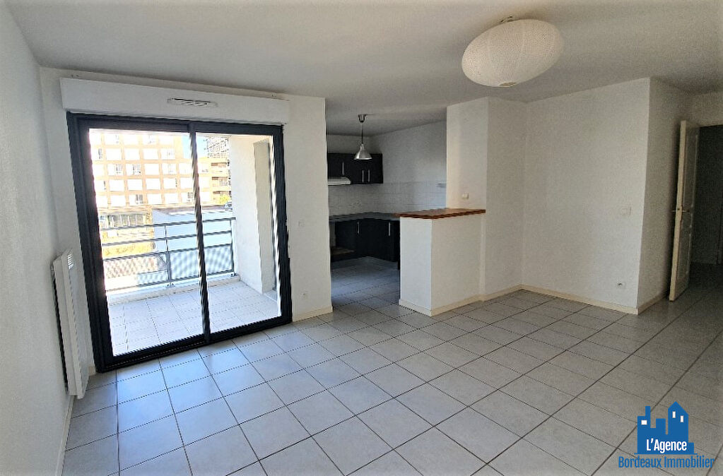 VENDU PAR L'AGENCE ! BORDEAUX - CHARTRONS-SAINT LOUIS - APPARTEMENT T3 DE 56 M² AVEC BALCON + PLACE DE PARKING SOUS-SOL. Michaël VIGIER 06.70.29.94.95.