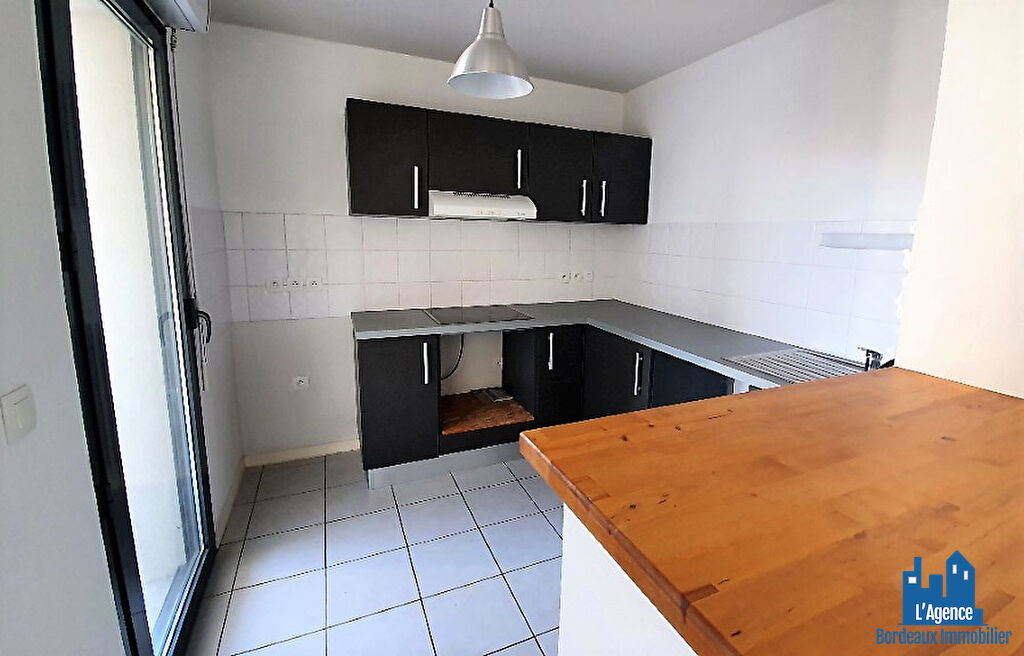 Photo VENDU PAR L'AGENCE ! BORDEAUX - CHARTRONS-SAINT LOUIS - APPARTEMENT T3 DE 56 M² AVEC BALCON + PLACE DE PARKING SOUS-SOL. Michaël VIGIER 06.70.29.94.95. image 2/6