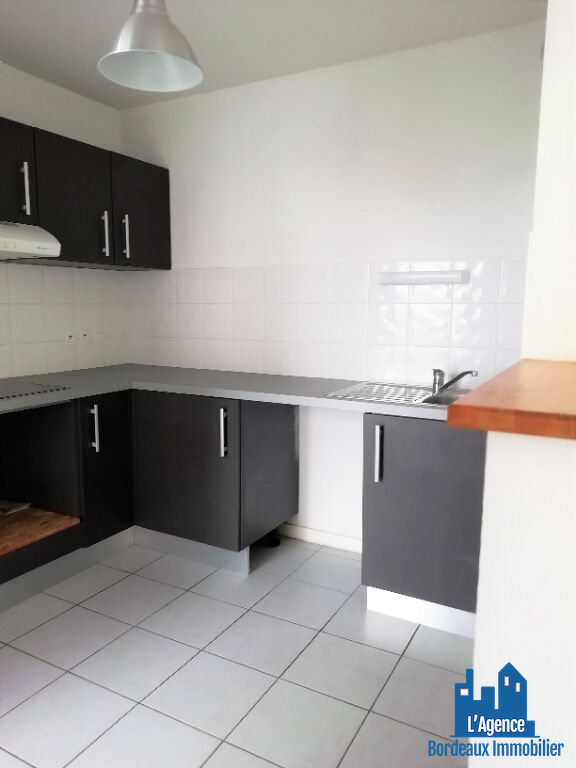 Photo VENDU PAR L'AGENCE ! BORDEAUX - CHARTRONS-SAINT LOUIS - APPARTEMENT T3 DE 56 M² AVEC BALCON + PLACE DE PARKING SOUS-SOL. Michaël VIGIER 06.70.29.94.95. image 3/6