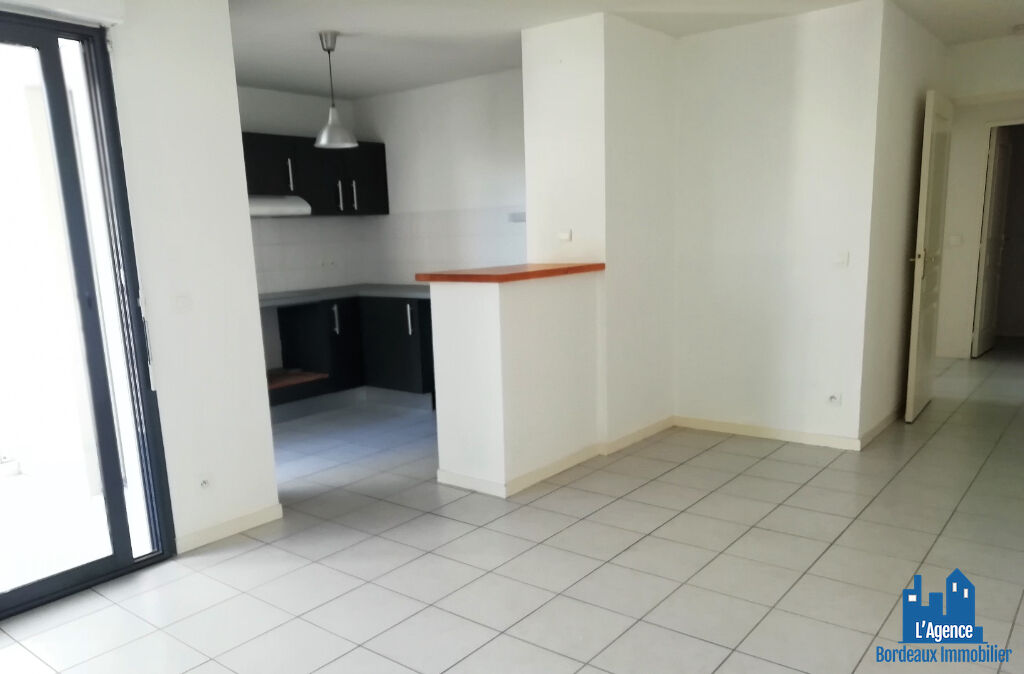 Photo VENDU PAR L'AGENCE ! BORDEAUX - CHARTRONS-SAINT LOUIS - APPARTEMENT T3 DE 56 M² AVEC BALCON + PLACE DE PARKING SOUS-SOL. Michaël VIGIER 06.70.29.94.95. image 4/6