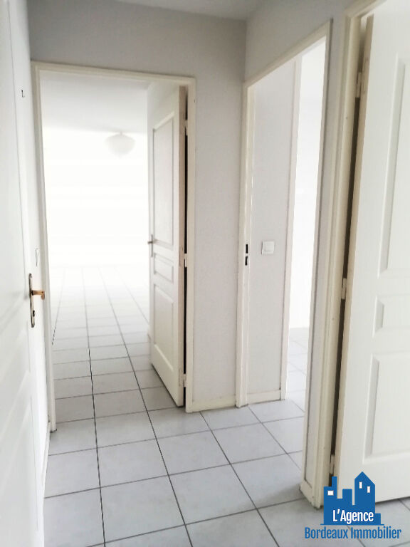 Photo VENDU PAR L'AGENCE ! BORDEAUX - CHARTRONS-SAINT LOUIS - APPARTEMENT T3 DE 56 M² AVEC BALCON + PLACE DE PARKING SOUS-SOL. Michaël VIGIER 06.70.29.94.95. image 5/6