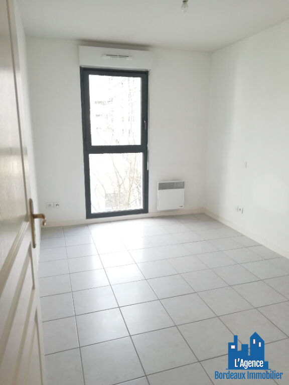 Photo VENDU PAR L'AGENCE ! BORDEAUX - CHARTRONS-SAINT LOUIS - APPARTEMENT T3 DE 56 M² AVEC BALCON + PLACE DE PARKING SOUS-SOL. Michaël VIGIER 06.70.29.94.95. image 6/6