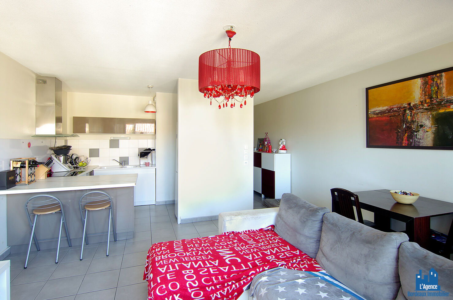 Photo VENDU PAR L'AGENCE !!! EXCLUSIVITÉ !!! BEGLES - APPARTEMENT TYPE 3 DE 64 M² AVEC BALCON + 2 PLACES DE PARKING SOUS-SOL. Michaël VIGIER 06 70 29 94 95 image 4/6