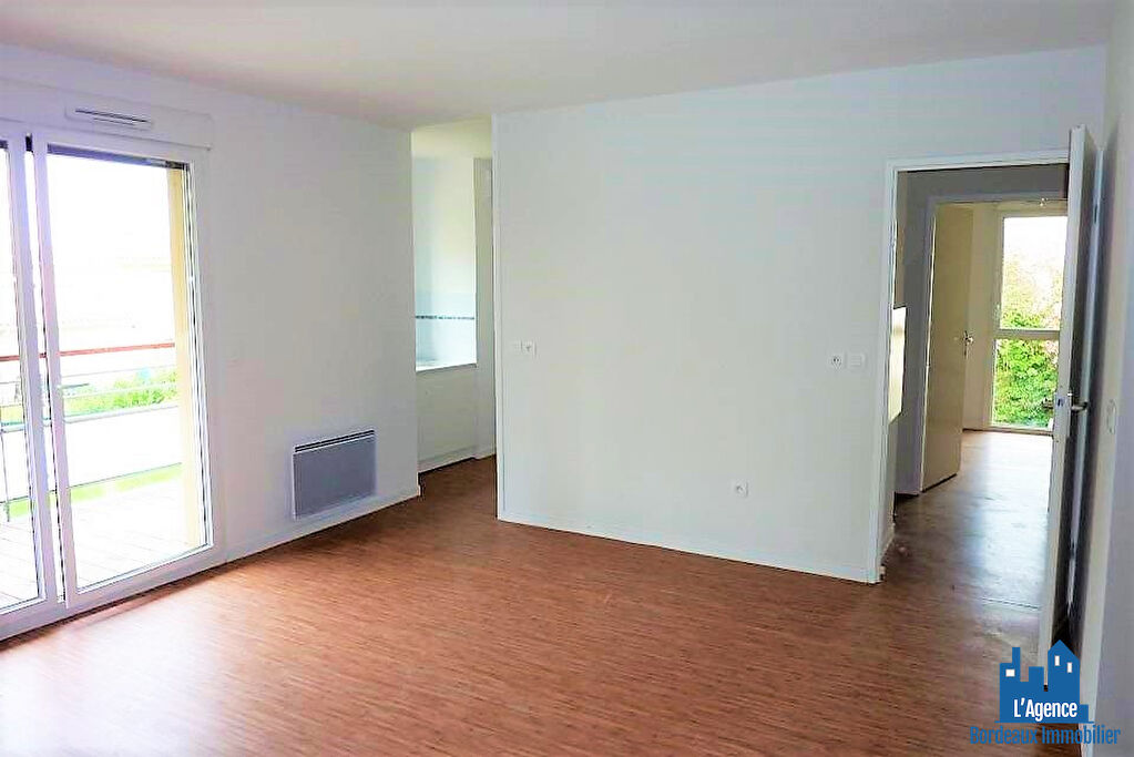 Photo VENDU PAR L'AGENCE !!! EYSINES GRAND LOUIS - APPARTEMENT T3 58 M² AVEC BALCON 6 M² ET 2 PLACES DE PARKING - MARTINE PASSICOS Tel:06.62.93.61.68. image 2/6