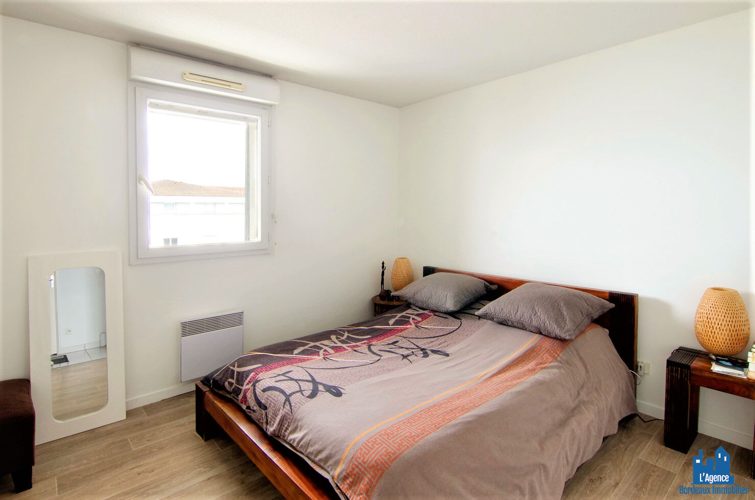 Photo VENDU PAR L'AGENCE !!! EXCLUSIVITÉ !!! BORDEAUX - CHARTRONS RAVEZIES - APPARTEMENT T2 BIS DE 57 M² + PLACE DE PARKING. Michaël VIGIER Tel:06.70.29.94.95. image 4/6