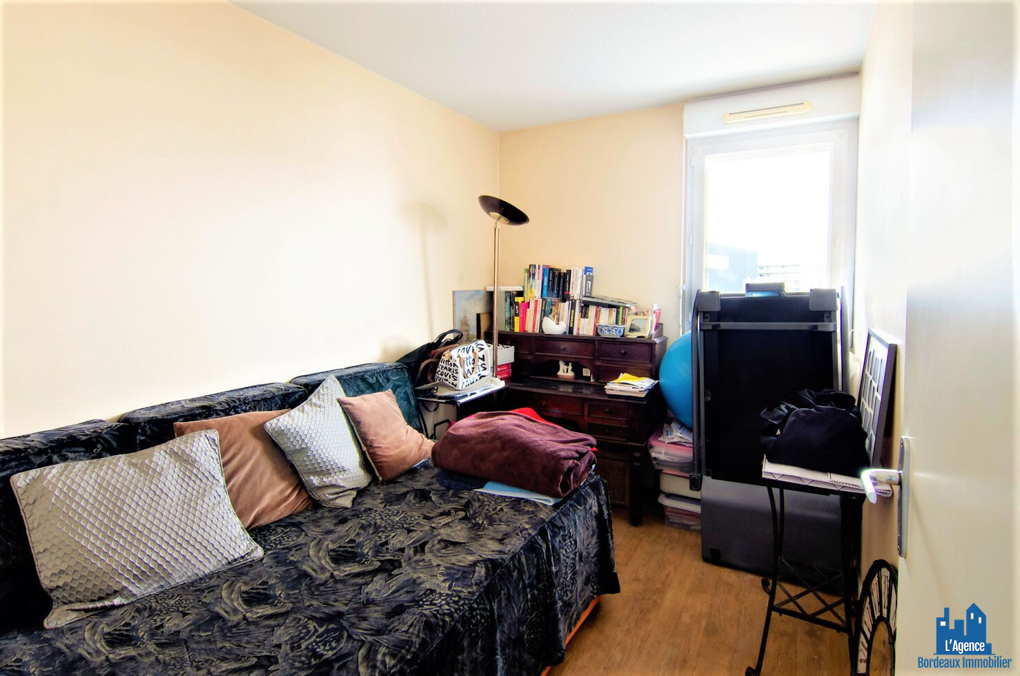 Photo VENDU PAR L'AGENCE !!! EXCLUSIVITÉ !!! BORDEAUX - CHARTRONS RAVEZIES - APPARTEMENT T2 BIS DE 57 M² + PLACE DE PARKING. Michaël VIGIER Tel:06.70.29.94.95. image 5/6