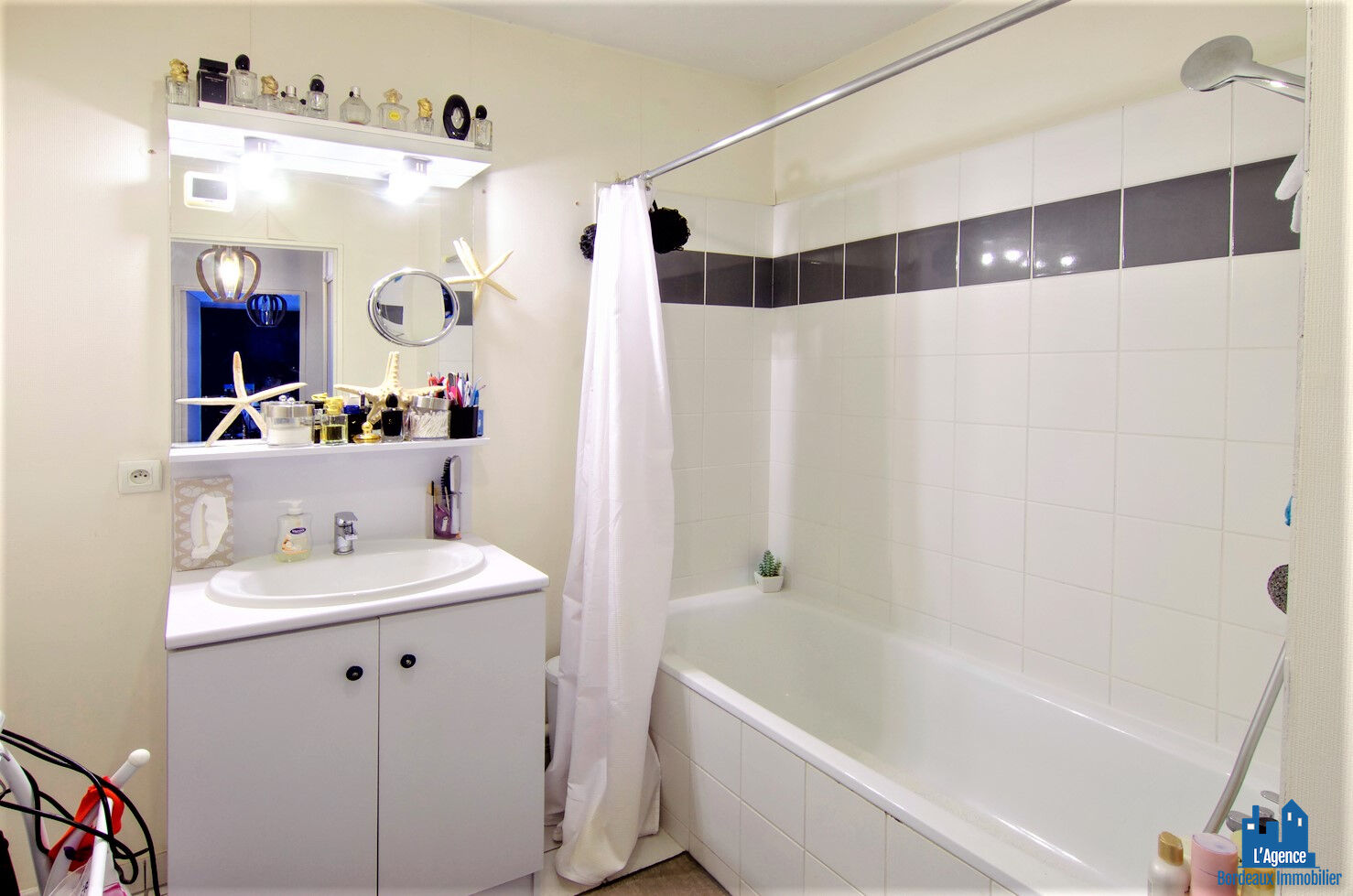 Photo VENDU PAR L'AGENCE !!! EXCLUSIVITÉ !!! BORDEAUX - CHARTRONS RAVEZIES - APPARTEMENT T2 BIS DE 57 M² + PLACE DE PARKING. Michaël VIGIER Tel:06.70.29.94.95. image 6/6