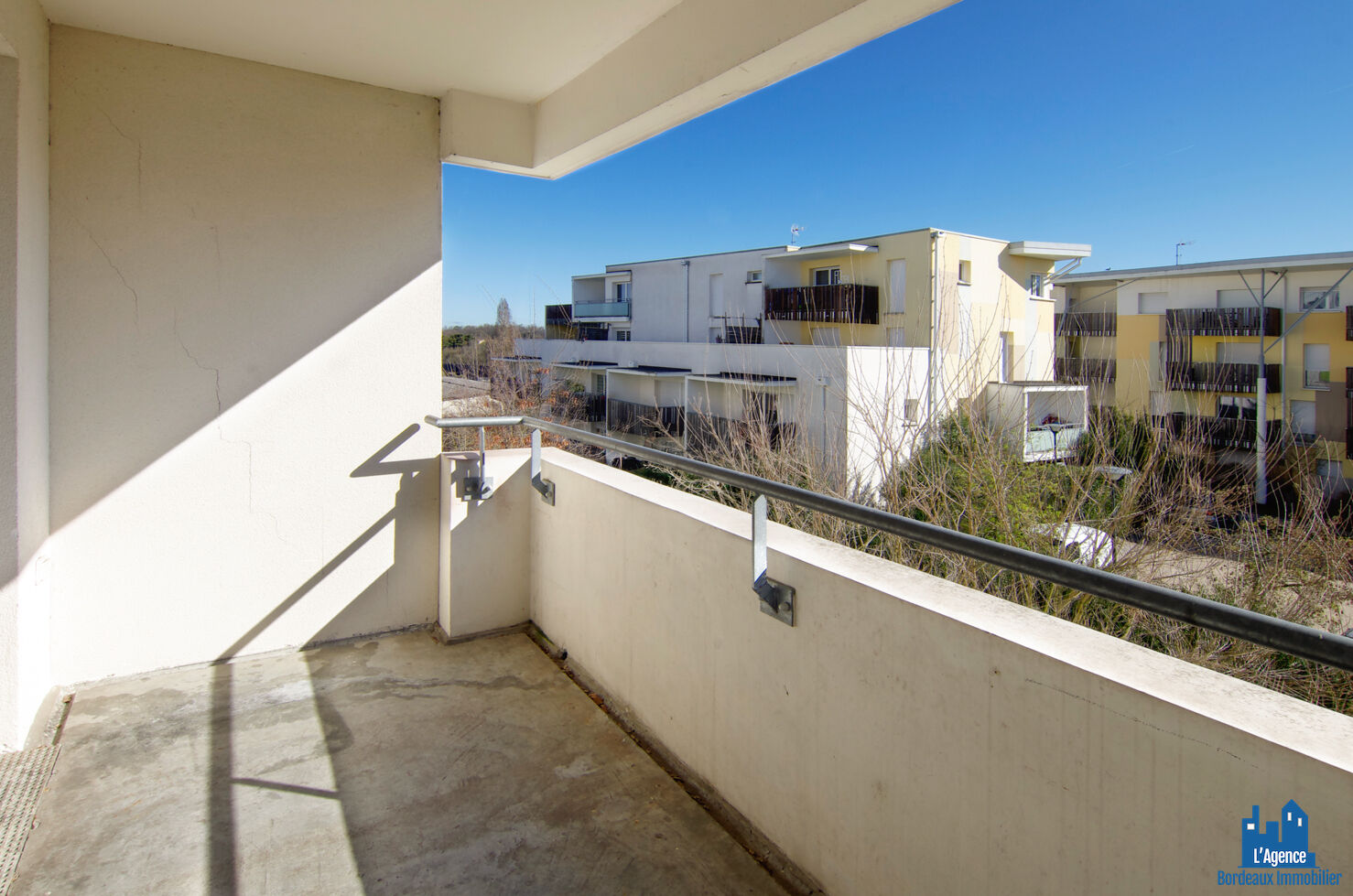 Photo VENDU PAR L'AGENCE !!! EXCLUSIVITE !!! LORMONT - APPARTEMENT T3 54 M² VENDU LIBRE - AVEC BALCON ET 1 PLACE DE PARKING - MARTINE PASSICOS Tel:06.62.93.61.68 image 1/6