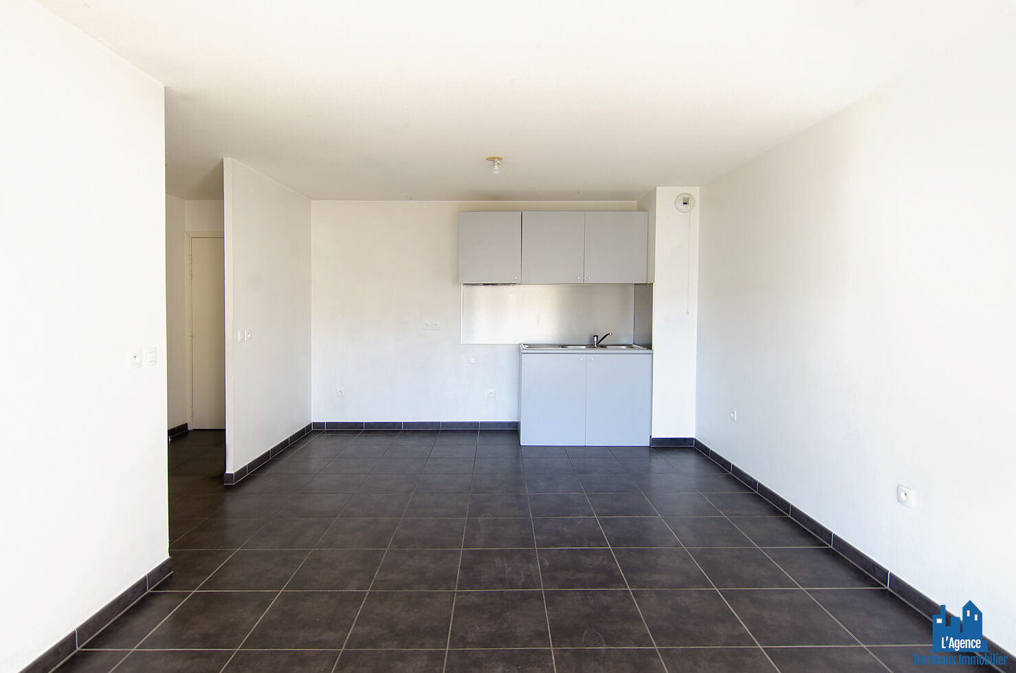 Photo VENDU PAR L'AGENCE !!! EXCLUSIVITE !!! LORMONT - APPARTEMENT T3 54 M² VENDU LIBRE - AVEC BALCON ET 1 PLACE DE PARKING - MARTINE PASSICOS Tel:06.62.93.61.68 image 3/6