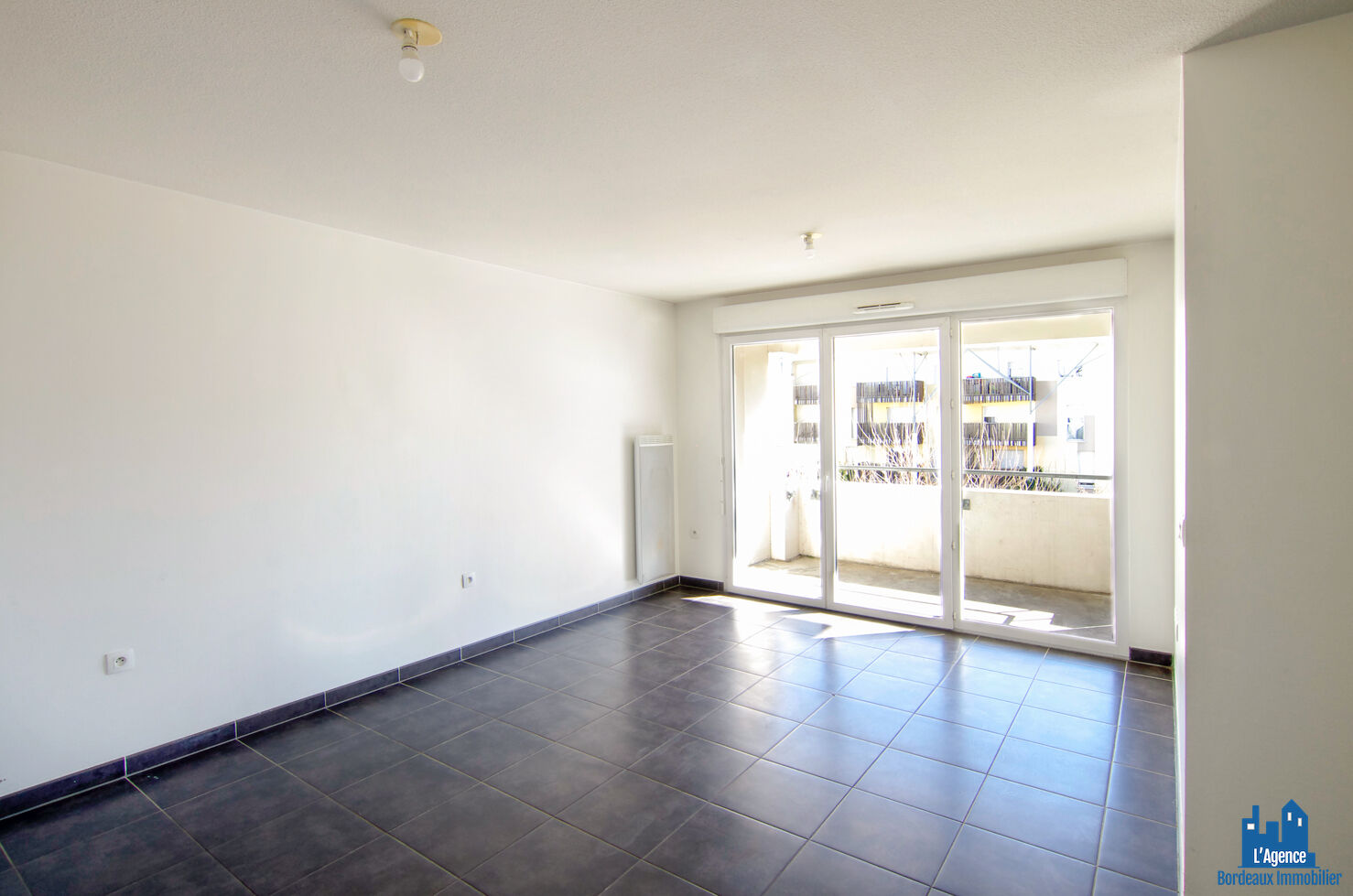 Photo VENDU PAR L'AGENCE !!! EXCLUSIVITE !!! LORMONT - APPARTEMENT T3 54 M² VENDU LIBRE - AVEC BALCON ET 1 PLACE DE PARKING - MARTINE PASSICOS Tel:06.62.93.61.68 image 4/6