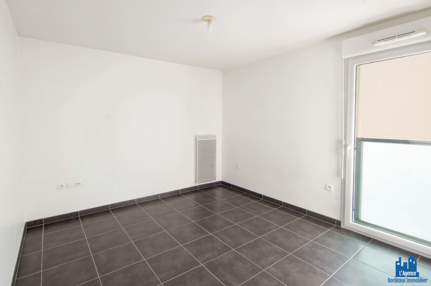 Photo VENDU PAR L'AGENCE !!! EXCLUSIVITE !!! LORMONT - APPARTEMENT T3 54 M² VENDU LIBRE - AVEC BALCON ET 1 PLACE DE PARKING - MARTINE PASSICOS Tel:06.62.93.61.68 image 6/6