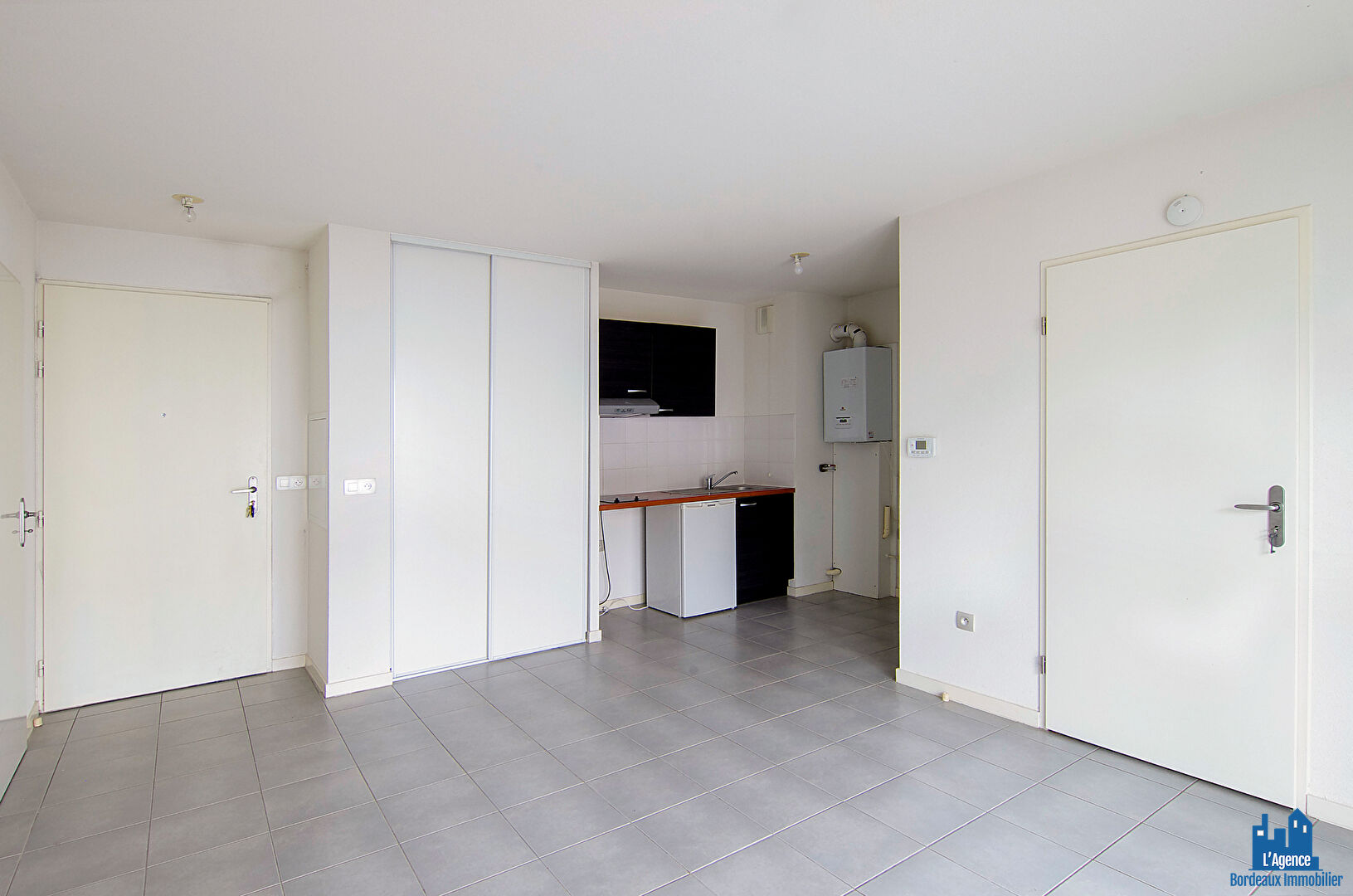 Photo VENDU PAR L'AGENCE. EXCLUSIVITÉ ! VILLENAVE D'ORNON - APPARTEMENT TYPE 2 DE 42 M² AVEC BALCON + PLACE DE PARKING EN SOUS-SOL. Benoît TREMENT Tel:06.51.26.22.32. image 2/5