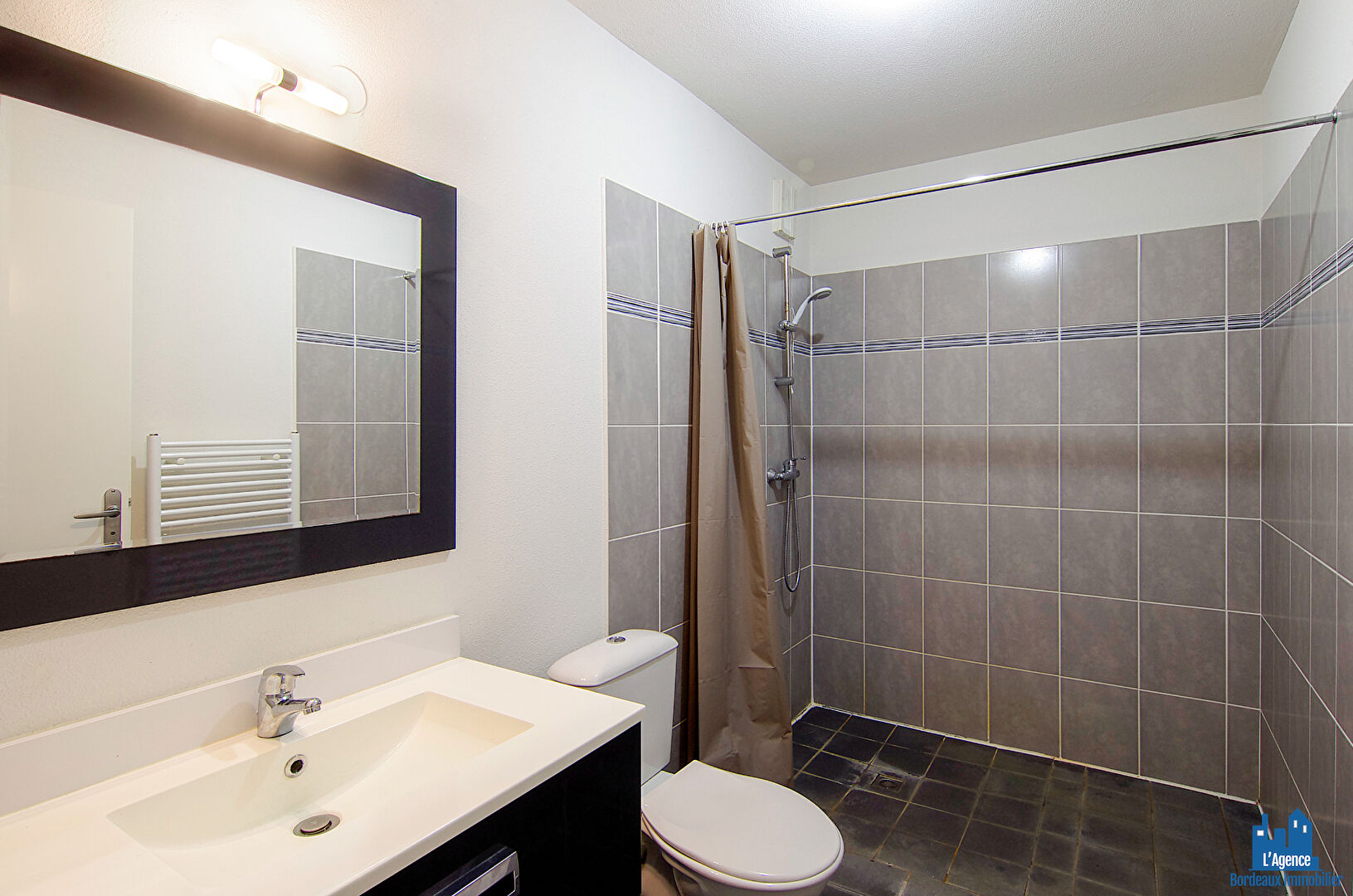 Photo VENDU PAR L'AGENCE. EXCLUSIVITÉ ! VILLENAVE D'ORNON - APPARTEMENT TYPE 2 DE 42 M² AVEC BALCON + PLACE DE PARKING EN SOUS-SOL. Benoît TREMENT Tel:06.51.26.22.32. image 4/5