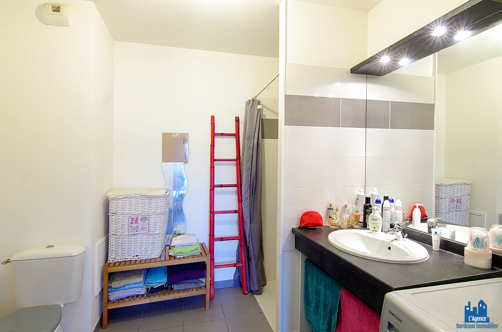 Photo VENDU PAR L'AGENCE. EXCLUSIVITÉ ! MÉRIGNAC - APPARTEMENT TYPE 2 DE 43 M² AVEC UNE TERRASSE DE 9M² + PLACE DE PARKING EN SOUS-SOL. Benoît TREMENT Tel:06.51.26.22.32. image 4/6