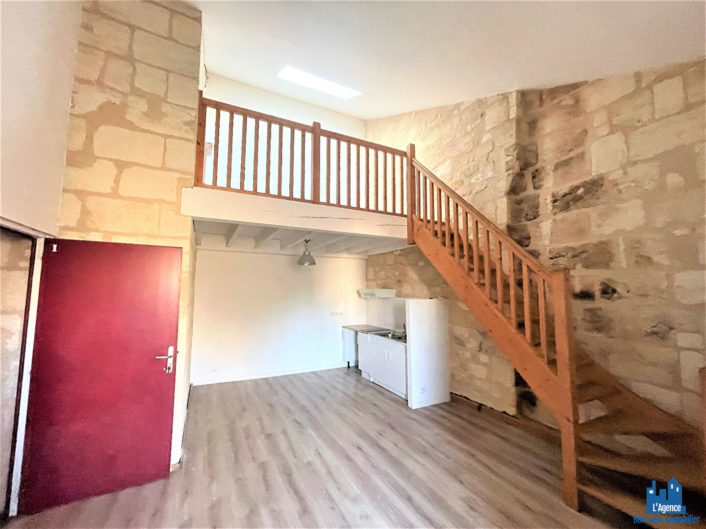 Photo VENDU PAR L'AGENCE. EXCLUSIVITÉ ! BORDEAUX BARRIÈRE DE BÈGLES- APPARTEMENT T2 DUPLEX LIBRE ! Benoît TREMENT Tel:06.51.26.22.32. image 1/6
