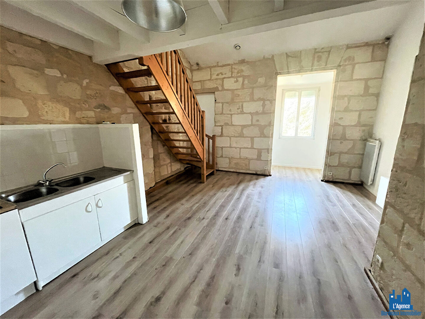 Photo VENDU PAR L'AGENCE. EXCLUSIVITÉ ! BORDEAUX BARRIÈRE DE BÈGLES- APPARTEMENT T2 DUPLEX LIBRE ! Benoît TREMENT Tel:06.51.26.22.32. image 2/6