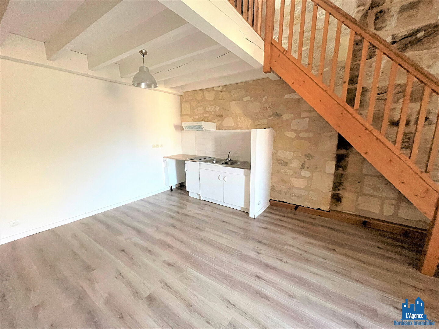 Photo VENDU PAR L'AGENCE. EXCLUSIVITÉ ! BORDEAUX BARRIÈRE DE BÈGLES- APPARTEMENT T2 DUPLEX LIBRE ! Benoît TREMENT Tel:06.51.26.22.32. image 3/6