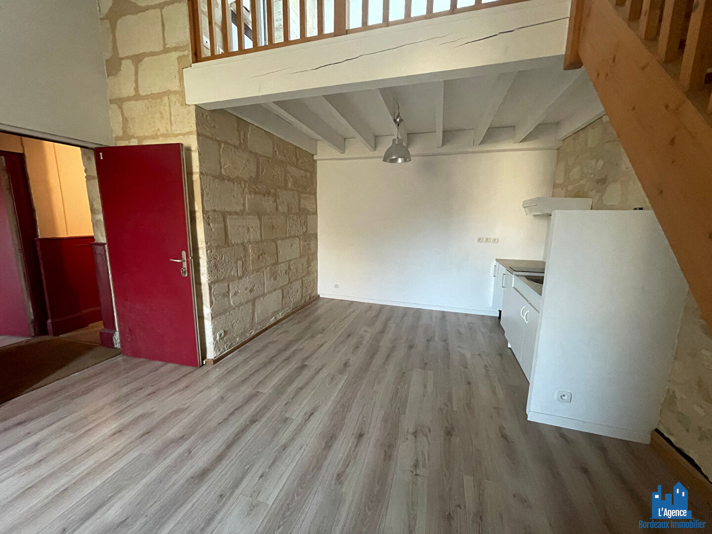 Photo VENDU PAR L'AGENCE. EXCLUSIVITÉ ! BORDEAUX BARRIÈRE DE BÈGLES- APPARTEMENT T2 DUPLEX LIBRE ! Benoît TREMENT Tel:06.51.26.22.32. image 4/6