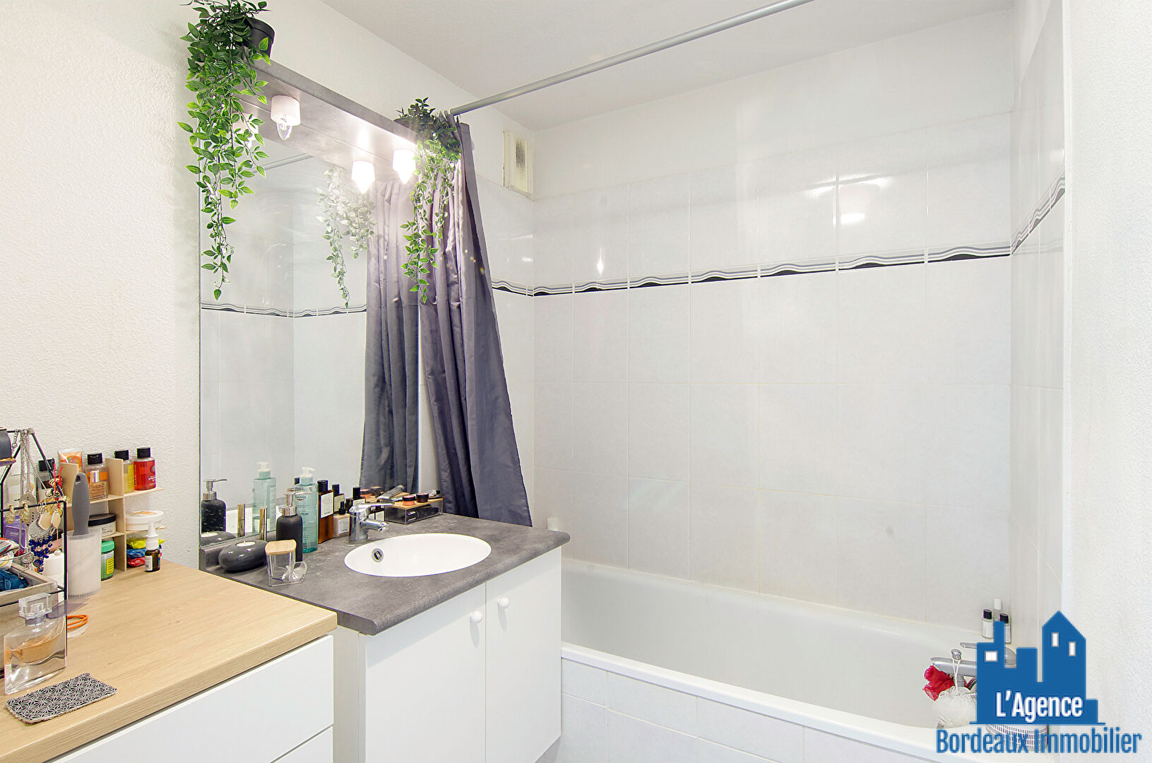 Photo VENDU PAR L'AGENCE. EXCLUSIVITÉ ! BÈGLES. APPARTEMENT TYPE 3 DE 58 M² AVEC BALCON +  UNE PLACE DE PARKING. Benoît TREMENT 06 51 26 22 32 image 5/6