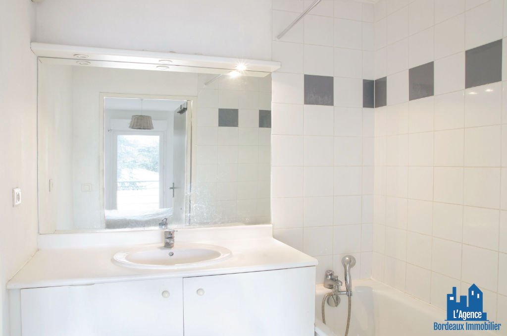 Photo VENDU PAR L'AGENCE. EXCLUSIVITÉ ! MÉRIGNAC - APPARTEMENT TYPE 2 DE 34 M² AVEC BALCON +  DEUX PLACES DE PARKING. Benoît TREMENT 06.51.26.22.32. image 4/5