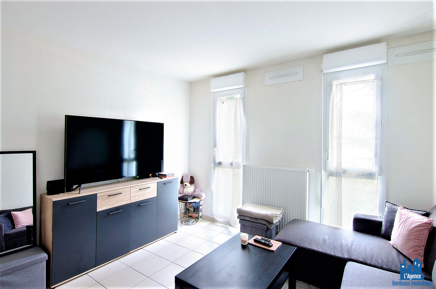 Photo VENDU PAR L'AGENCE !!!  SPECIAL INVESTISSEUR - CENON - APPARTEMENT TYPE 1 DE 21 m² + PLACE DE PARKING. Michaël VIGIER Tel:06.70.29.94.95. image 2/6