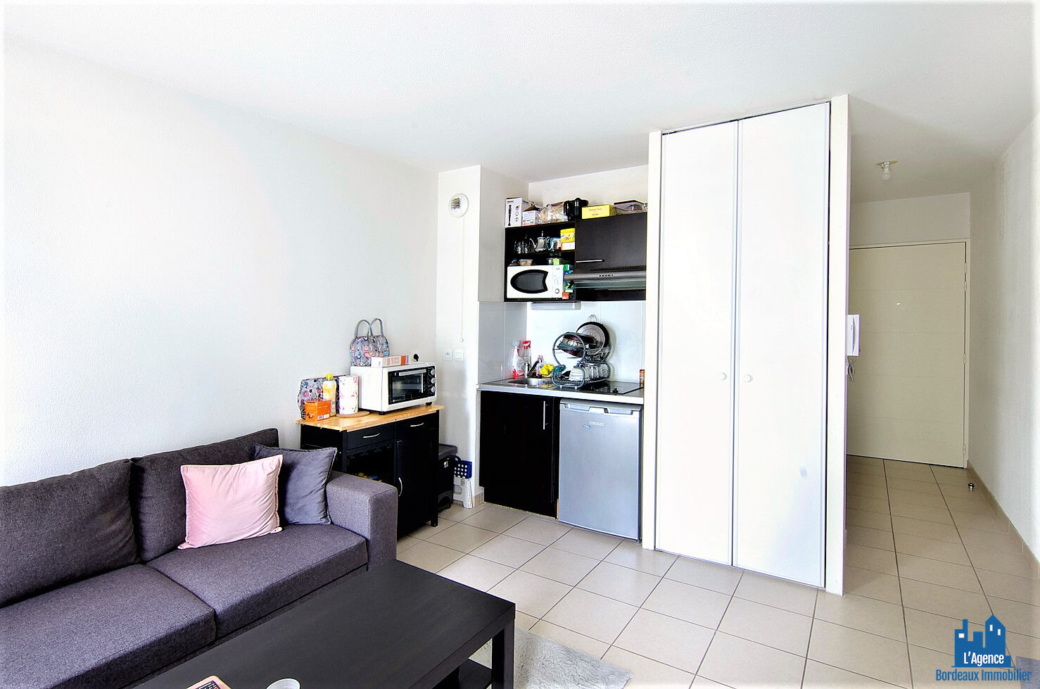Photo VENDU PAR L'AGENCE !!!  SPECIAL INVESTISSEUR - CENON - APPARTEMENT TYPE 1 DE 21 m² + PLACE DE PARKING. Michaël VIGIER Tel:06.70.29.94.95. image 4/6