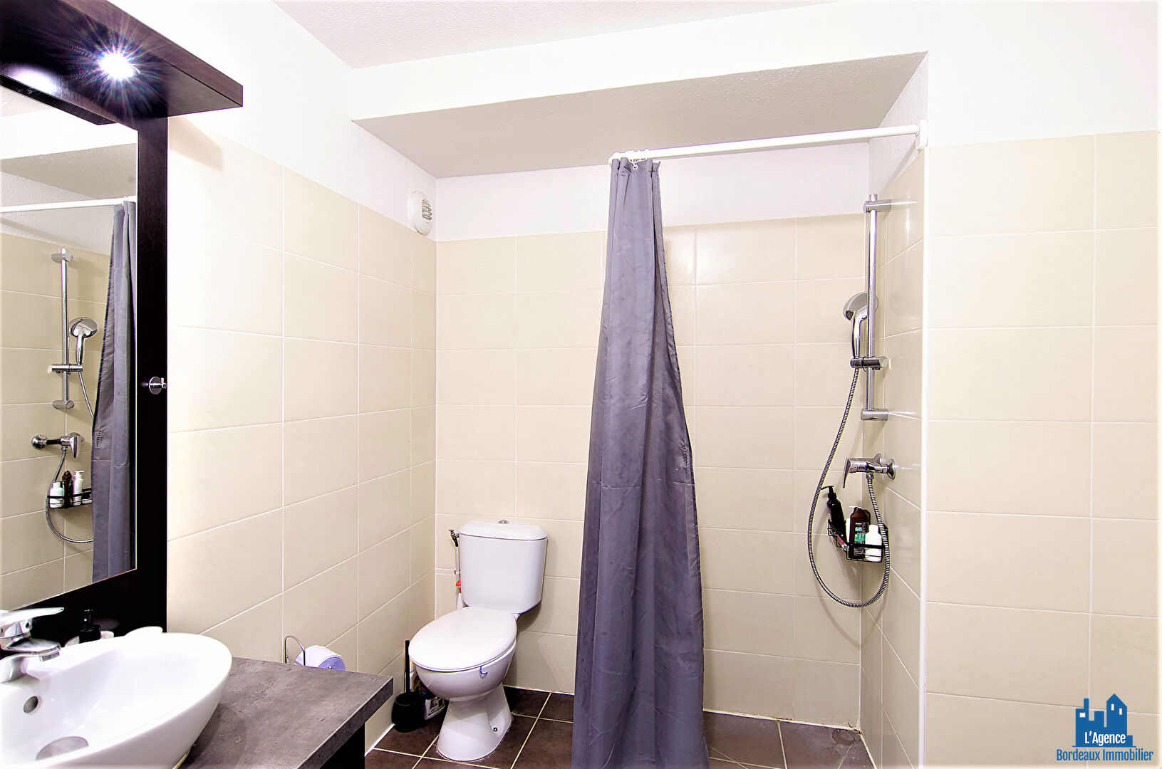 Photo VENDU PAR L'AGENCE !!!  SPECIAL INVESTISSEUR - CENON - APPARTEMENT TYPE 1 DE 21 m² + PLACE DE PARKING. Michaël VIGIER Tel:06.70.29.94.95. image 5/6