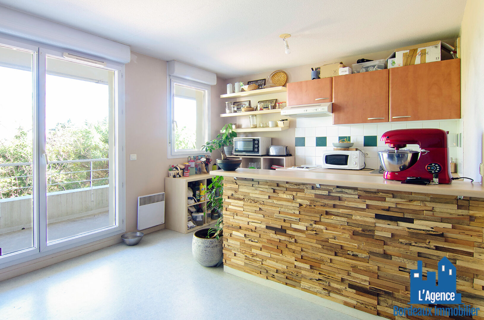 Photo VENDU PAR L AGENCE ! EXCLUSIVITE !! BEGLES - PROCHE GARE - APPARTEMENT T2 - TERRASSE 9 M² - PARKING - ACTUELLEMENT LOUE!! Sébastien BAUDOT 06.18.05.04.02. image 3/6
