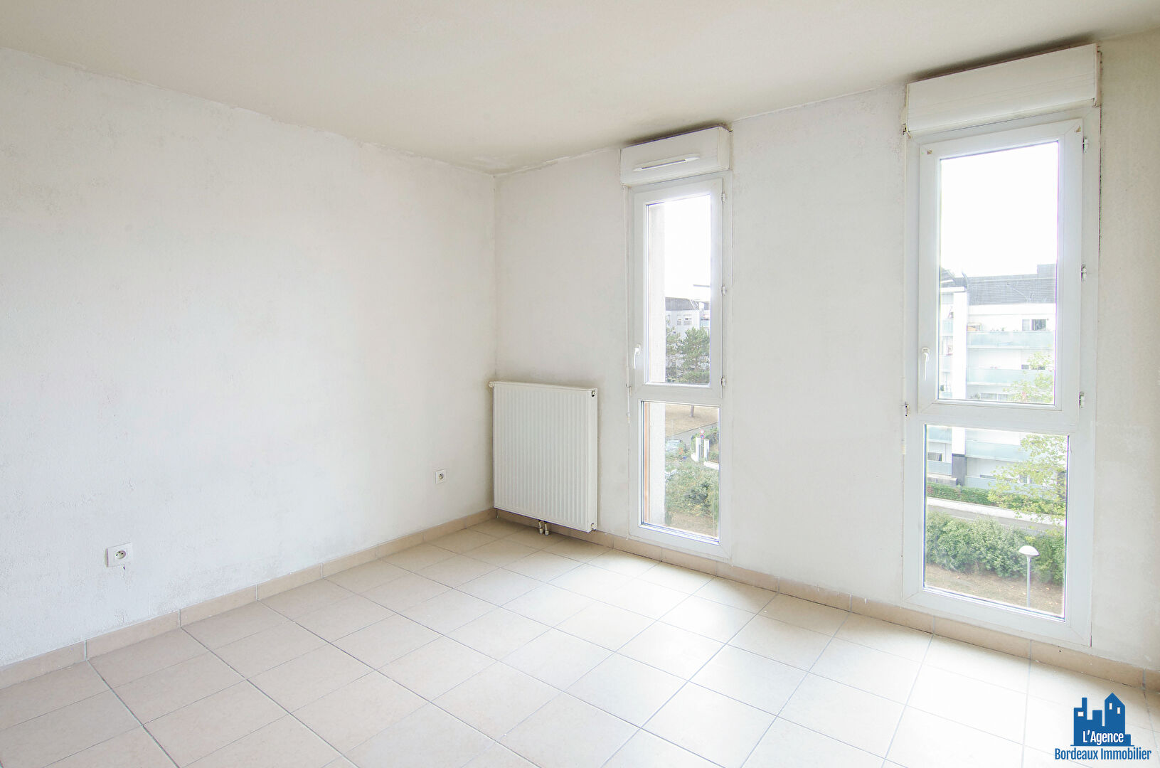 VENDU PAR L'AGENCE !!! EXCLUSIVITÉ !!!  SPECIAL INVESTISSEUR - CENON - APPARTEMENT TYPE 1 DE 21 m² + PLACE DE PARKING EN SOUS-SOL. Michaël VIGIER 06 70 29 94 95