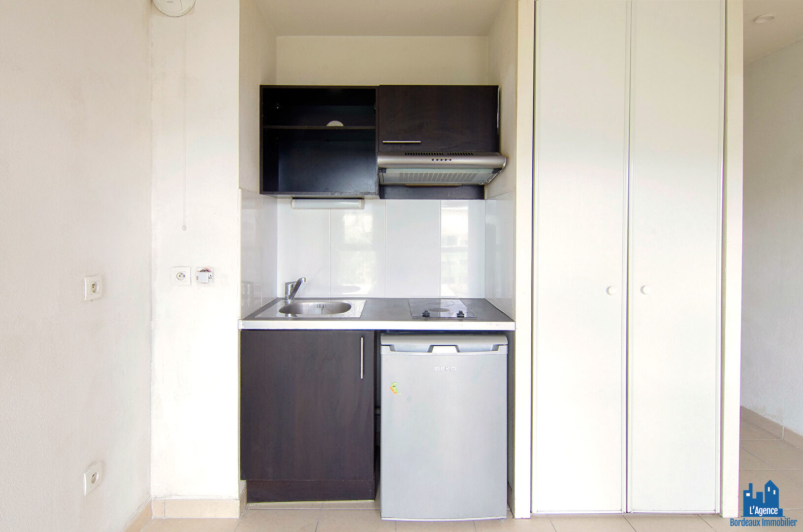 Photo VENDU PAR L'AGENCE !!! EXCLUSIVITÉ !!!  SPECIAL INVESTISSEUR - CENON - APPARTEMENT TYPE 1 DE 21 m² + PLACE DE PARKING EN SOUS-SOL. Michaël VIGIER 06 70 29 94 95 image 4/6