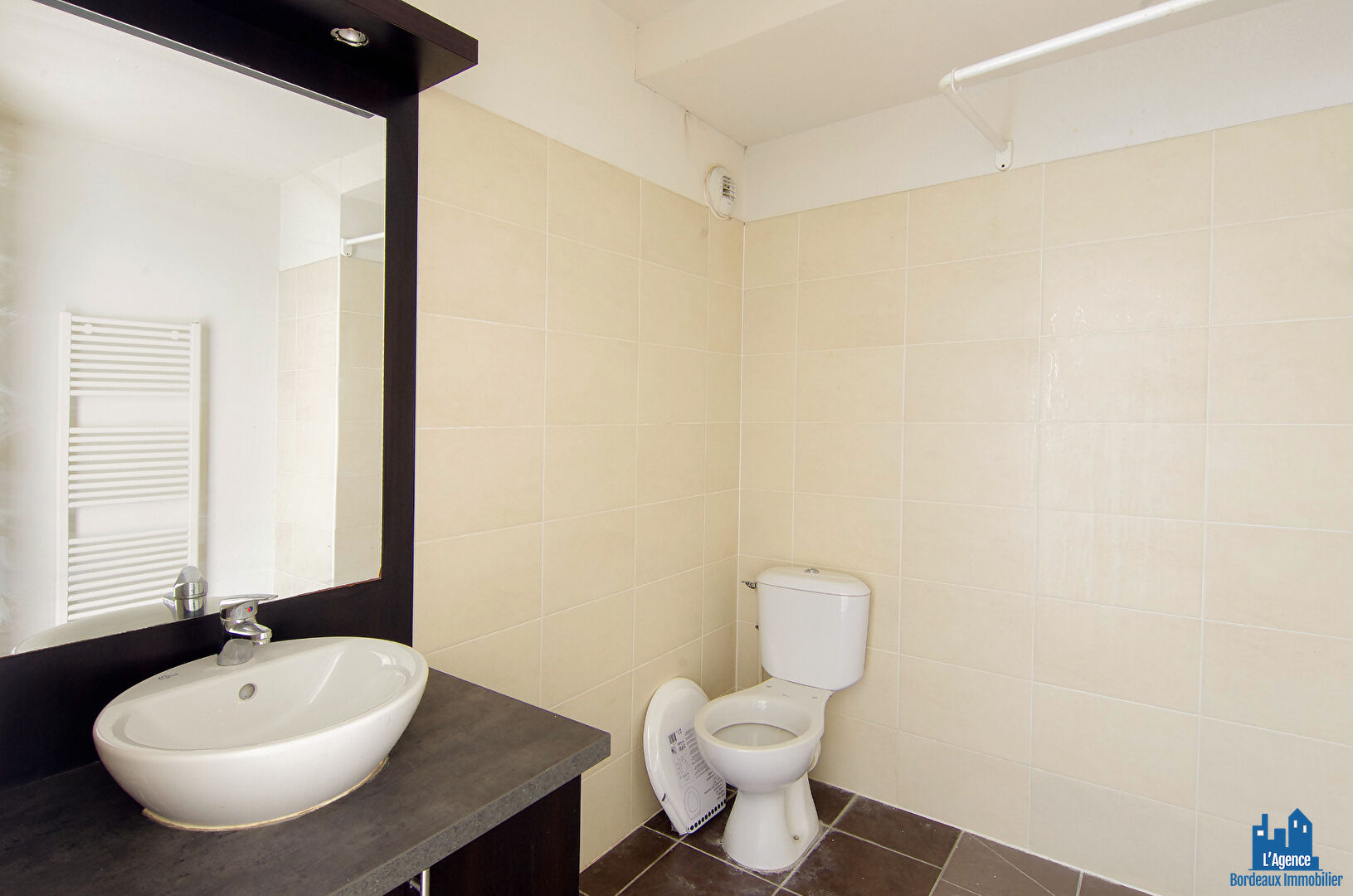 Photo VENDU PAR L'AGENCE !!! EXCLUSIVITÉ !!!  SPECIAL INVESTISSEUR - CENON - APPARTEMENT TYPE 1 DE 21 m² + PLACE DE PARKING EN SOUS-SOL. Michaël VIGIER 06 70 29 94 95 image 6/6